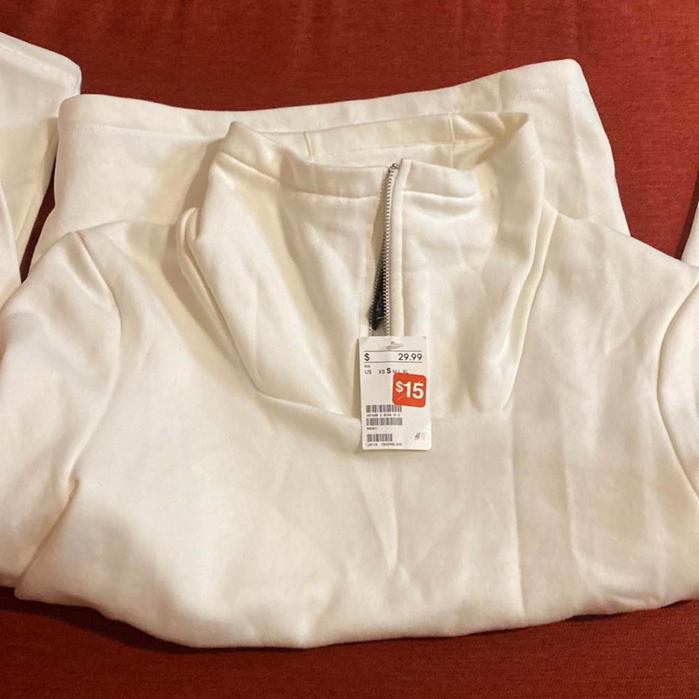 Men’s white H&M pull over zipper nwt